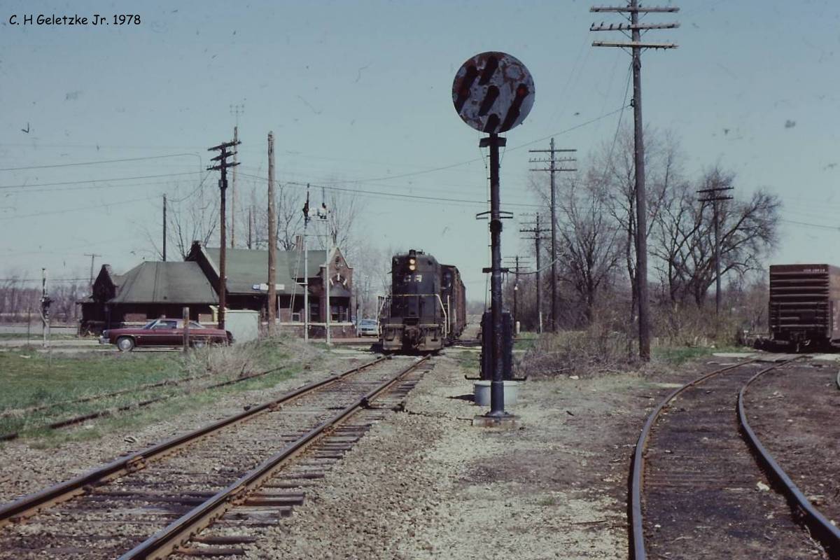 Conrail train at Vicksburg